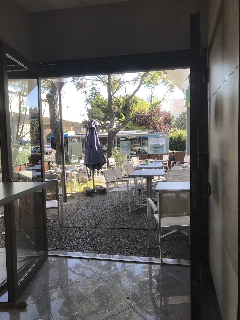 LES TERRASSES DU METRO LA ROSE