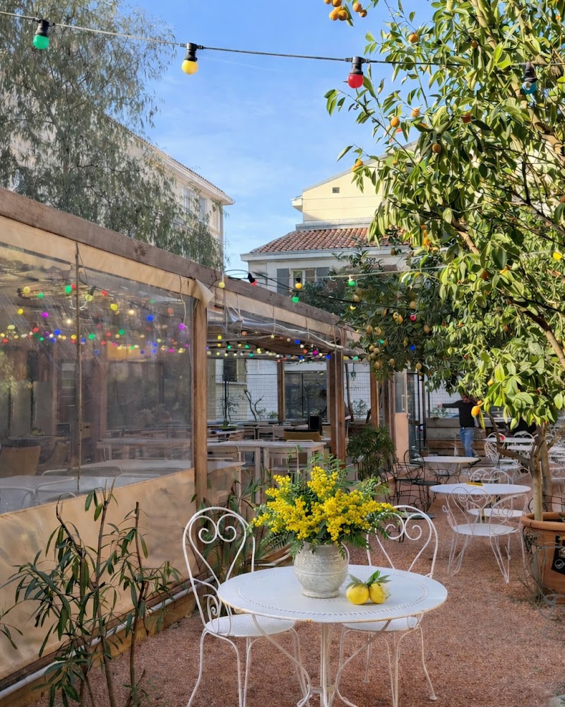 La Passarelle Marseille / restaurant jardin pétanque bar