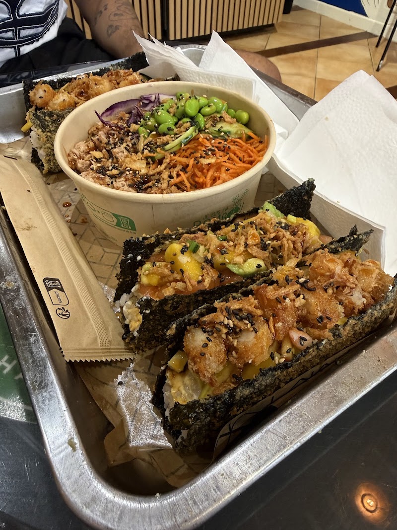 TAKSHI – Sushi Tacos & Poke Bowl