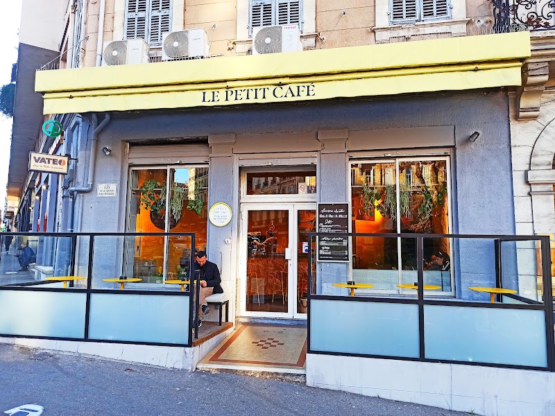 le petit cafe
