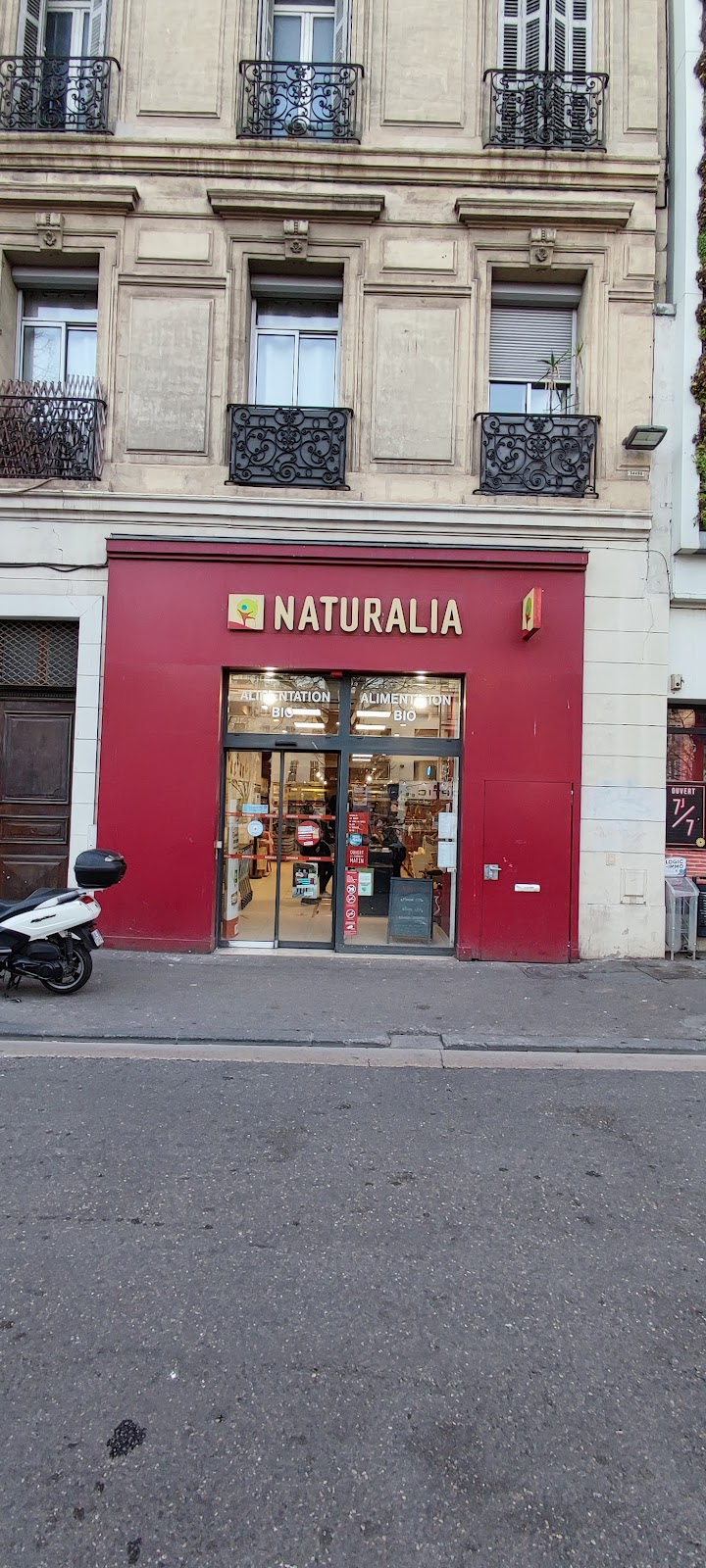 NATURALIA