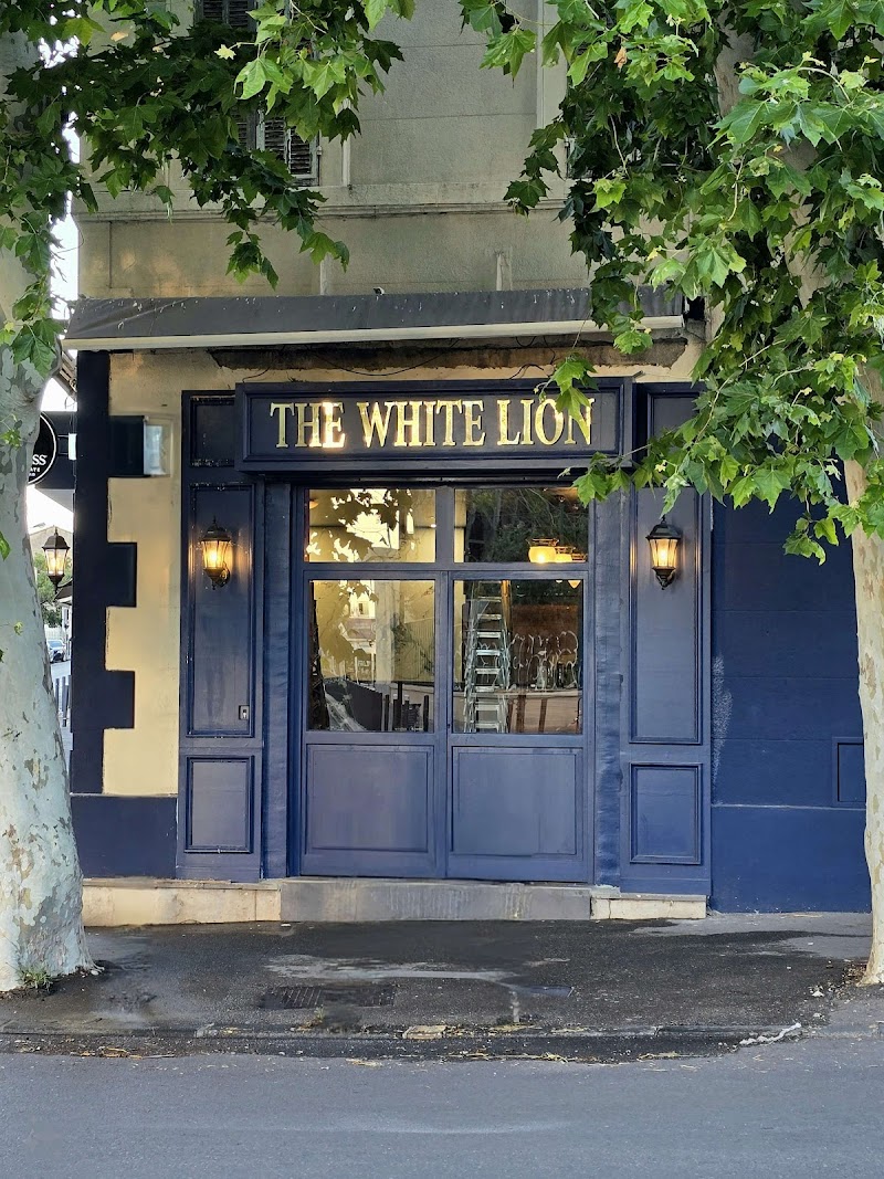 THE WHITE LION PUB & PIZZA AU FEU DE BOIS