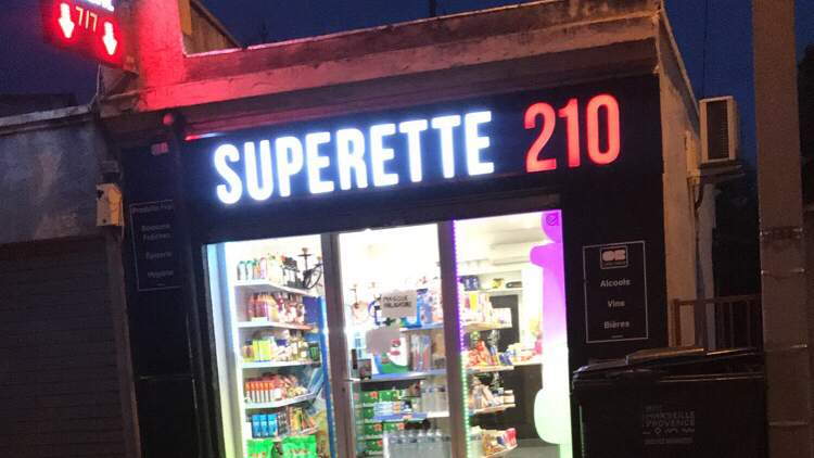 Superette 210