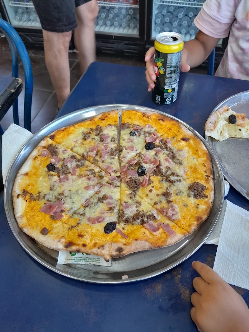 Pizza Au Feu De Bois