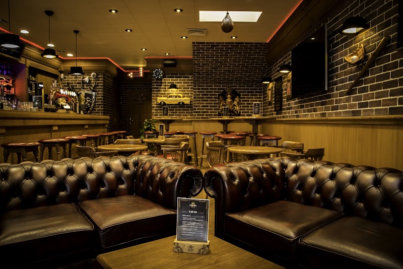 CHURCHILL PUB