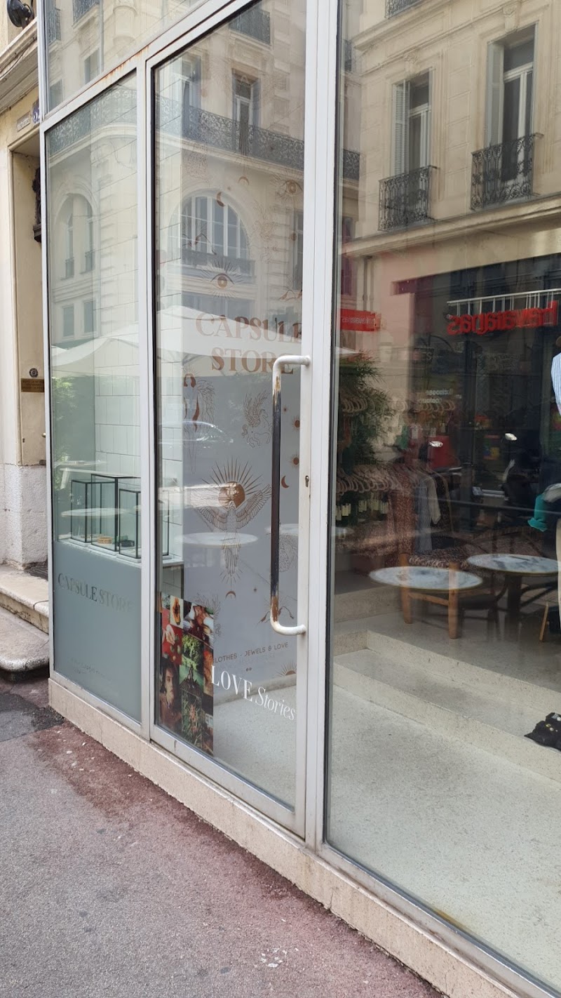 capsule store